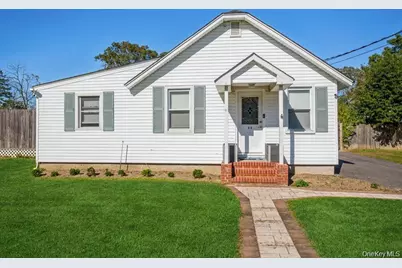 29 Robert Street, Patchogue, NY 11772 - Photo 1