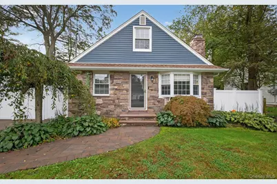 82 Middlesex Avenue, Oakdale, NY 11769 - Photo 1