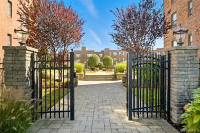 1 Jefferson Avenue #D2, Rockville Centre, NY 11570 - Photo 1