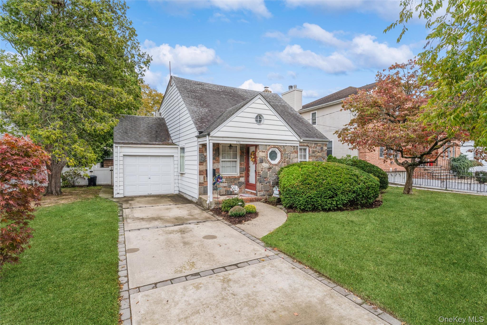 596 Foch Blvd, Williston Park, NY 11596 - MLS 920589 - Coldwell Banker