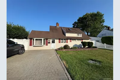 146 Springtime Lane W, Levittown, NY 11756 - Photo 1