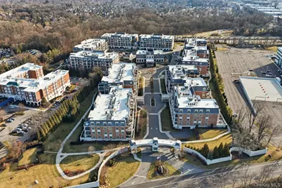 6000 Royal Court #6303, North Hills, NY 11040 - Photo 1