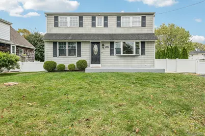15 Palm Street, Lindenhurst, NY 11757 - Photo 1