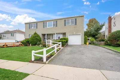 34 Meadow Wood Lane, Farmingdale, NY 11735 - Photo 1