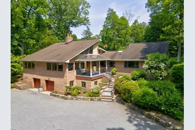 4 Sloanes Court, Sands Point, NY 11050 - Photo 1