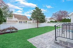 111 Celler Ave, New Hyde Park, NY 11040 - Photo 29