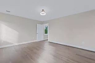 111 Celler Ave, New Hyde Park, NY 11040 - Photo 15