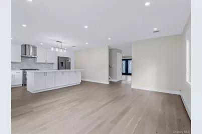 111 Celler Avenue, New Hyde Park, NY 11040 - Photo 9