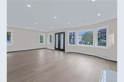 111 Celler Avenue, New Hyde Park, NY 11040 - Photo 5