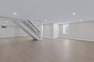 111 Celler Ave, New Hyde Park, NY 11040 - Photo 23