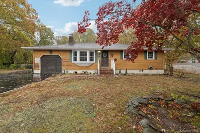 186 Jamaica Avenue, Medford, NY 11763 - Photo 1