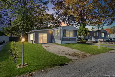 40 Buttercup Dr, Bohemia, NY 11716 - Photo 1