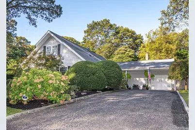 346 Ridgefield Road, Hauppauge, NY 11788 - Photo 1