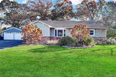 882 Ocean Avenue, West Islip, NY 11795 - Photo 1