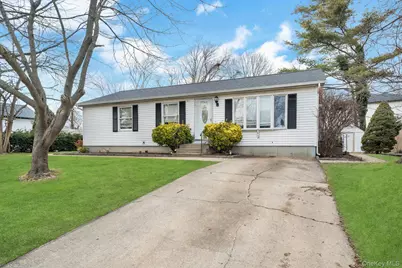 7 Kristin Court, Bay Shore, NY 11706 - Photo 1