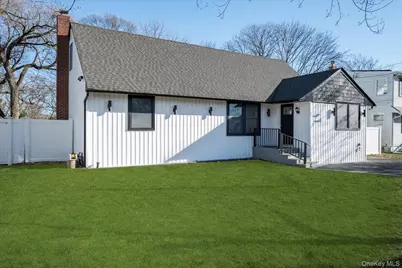 41 Embargo Place, North Babylon, NY 11703 - Photo 1