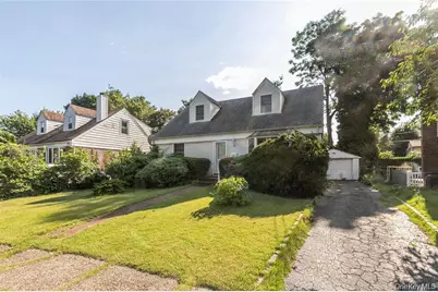 6 Grady Court, Great Neck, NY 11023 - Photo 1