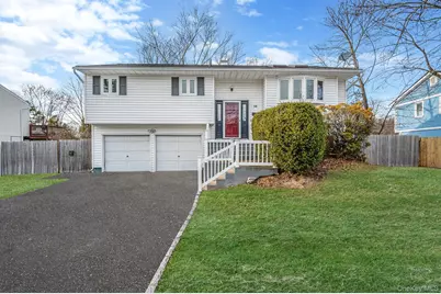 18 Roslyn Court, Patchogue, NY 11772 - Photo 1