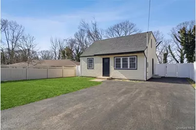 138 Calvert Avenue, Ronkonkoma, NY 11779 - Photo 1