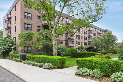4 Birchwood Court #4J, Mineola, NY 11501 - Photo 1