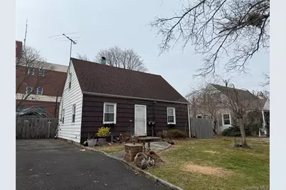 431 Franklin Avenue, Hewlett, NY 11557 - Photo 1