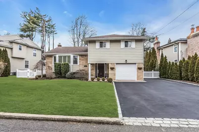 17 Meadowfield, Glen Cove, NY 11542 - Photo 1
