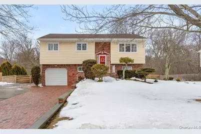 90 Babylon Avenue, West Islip, NY 11795 - Photo 1