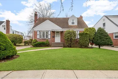 196 William Street, Williston Park, NY 11596 - Photo 1