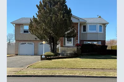 10 Mariners Circle, West Islip, NY 11795 - Photo 1