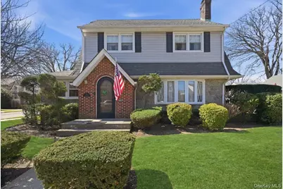 38 Pine Avenue, Floral Park, NY 11001 - Photo 1