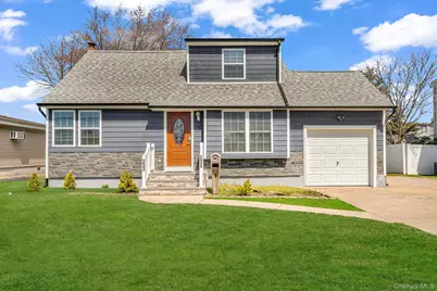232 30th Street, Lindenhurst, NY 11757 - Photo 1