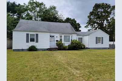392 3rd Avenue, Bayport, NY 11705 - Photo 1