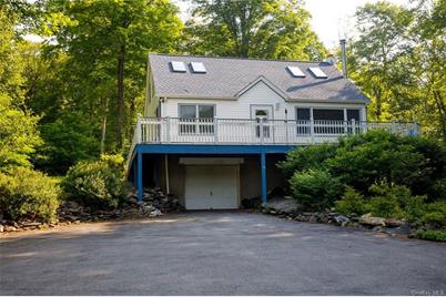 100 Mountain View, Hopewell Junction, NY 12533 - Photo 1