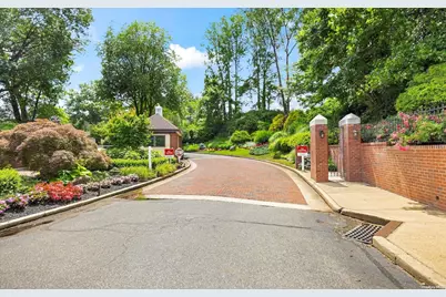 218 Gosling Hill Drive, Manhasset, NY 11030 - Photo 1