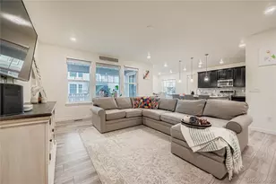 1060 S De Gaulle Ct, Aurora, CO 80018 - Photo 7