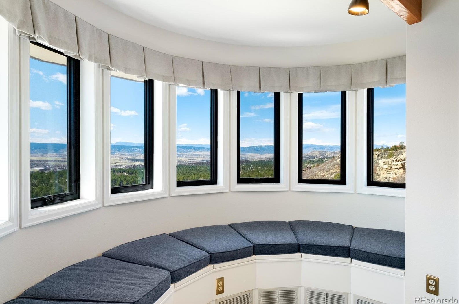 4925 Mesa Dr, Castle Rock CO  80108-9358 exterior