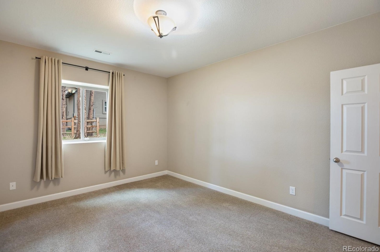 1174 Ptarmigan Dr, Woodland Park CO 80863-8005 exterior