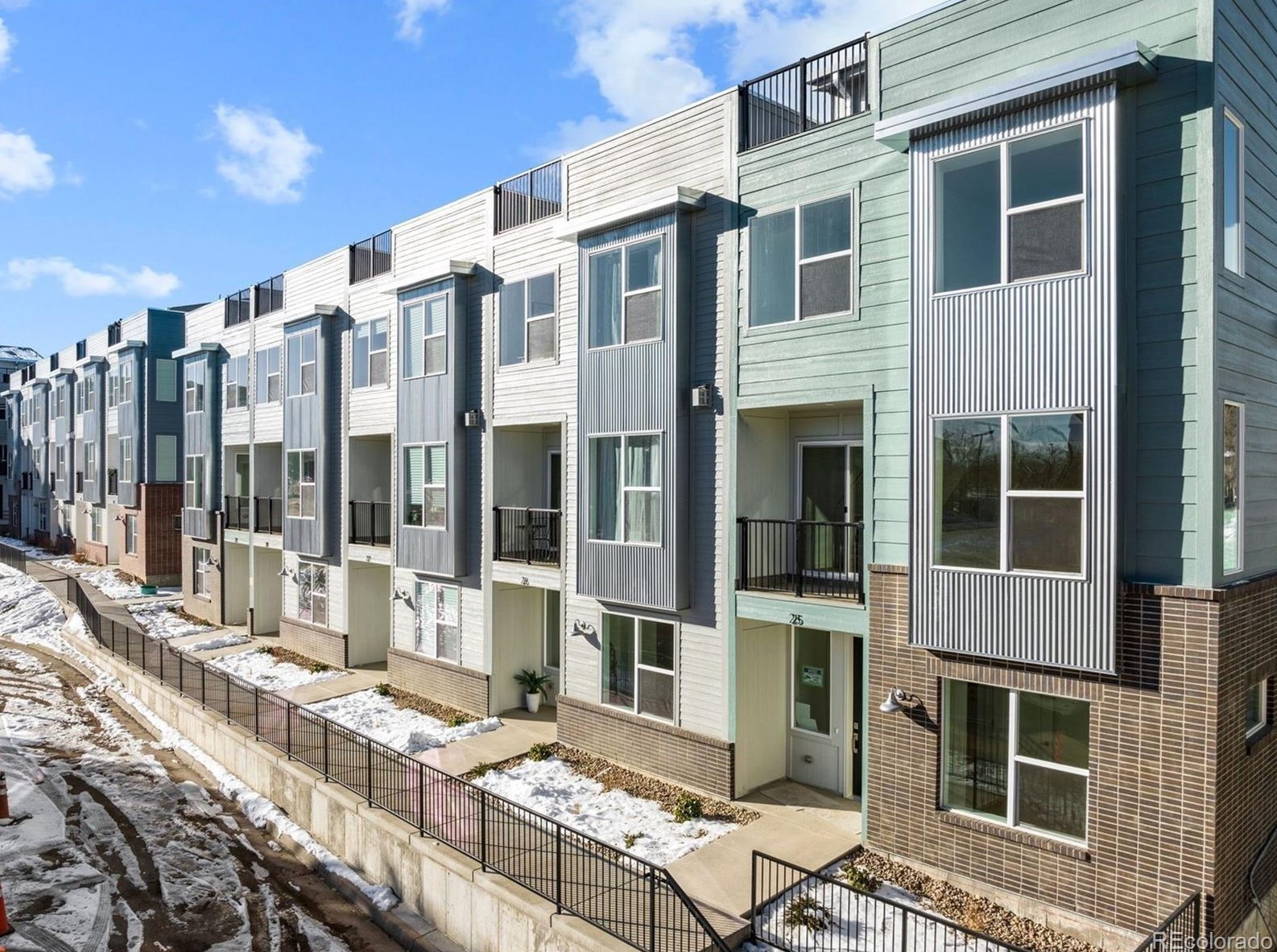 8711 Hampden Ave, Denver CO  80231-4925 exterior