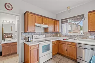 11049 Eagle Creek Pkwy, Commerce City, CO 80022 - Photo 9