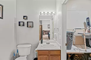 11049 Eagle Creek Pkwy, Commerce City, CO 80022 - Photo 17