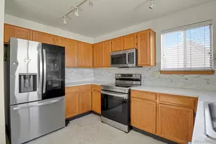 1890 Granby Ct, Aurora, CO 80011 - Photo 7