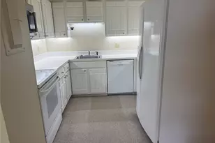 3511 S Hillcrest Dr, Denver, CO 80237 - Photo 9