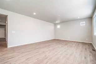 22362 E 38th Pl, Aurora, CO 80019 - Photo 11