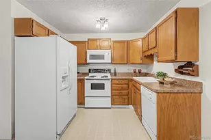 3184 S Heather Gardens Way, Aurora, CO 80014 - Photo 9