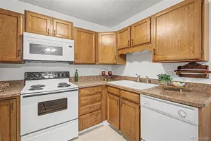 3184 S Heather Gardens Way, Aurora, CO 80014 - Photo 11