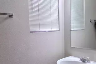 5560 Lewiston St, Denver, CO 80239 - Photo 15