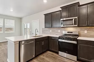 687 N Ukraine St, Aurora, CO 80018 - Photo 3