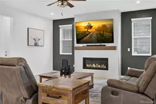 27536 E Byers Pl, Aurora, CO 80018 - Photo 11