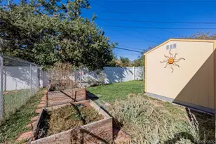 539 Newark St, Aurora, CO 80010 - Photo 23
