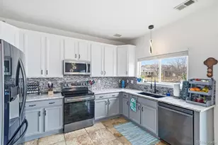 19558 E 58th Cir, Aurora, CO 80019 - Photo 9